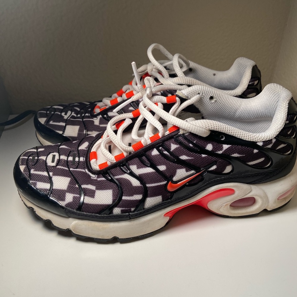 Nike Air Max Plus - Picture 2 of 4